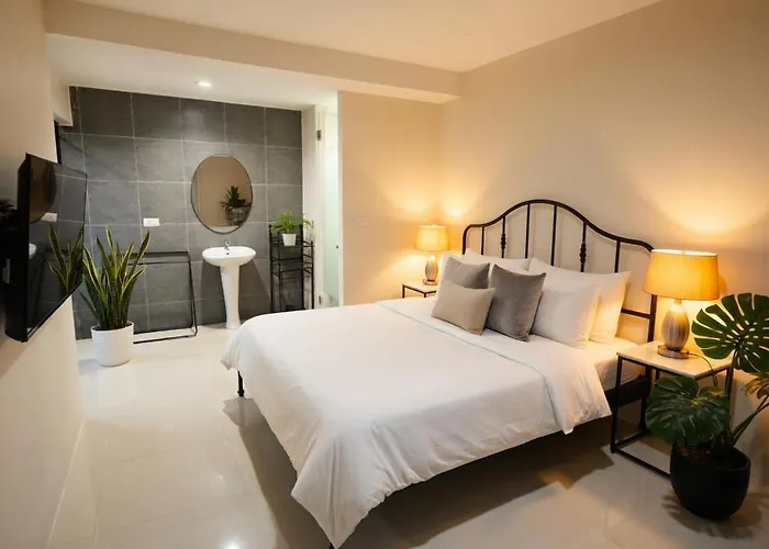 Quiet Retreat Near Airport & Access Apartment
