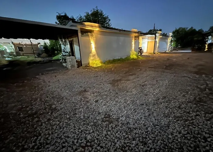 Quiet Retreat Near Airport & Access